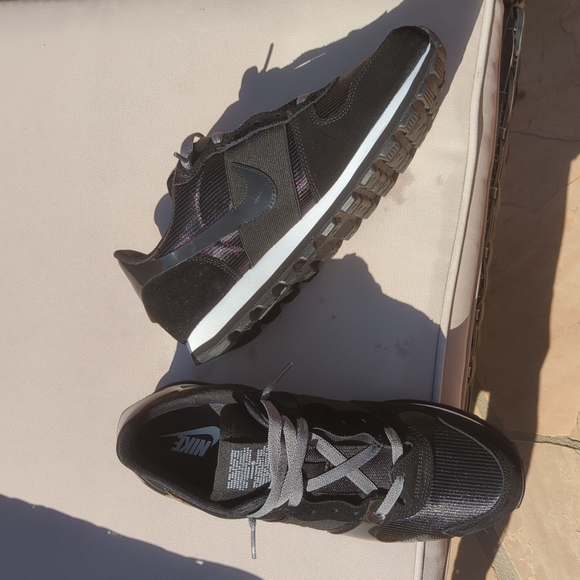 Nike Waffle Sneakers - Picture 7 of 7